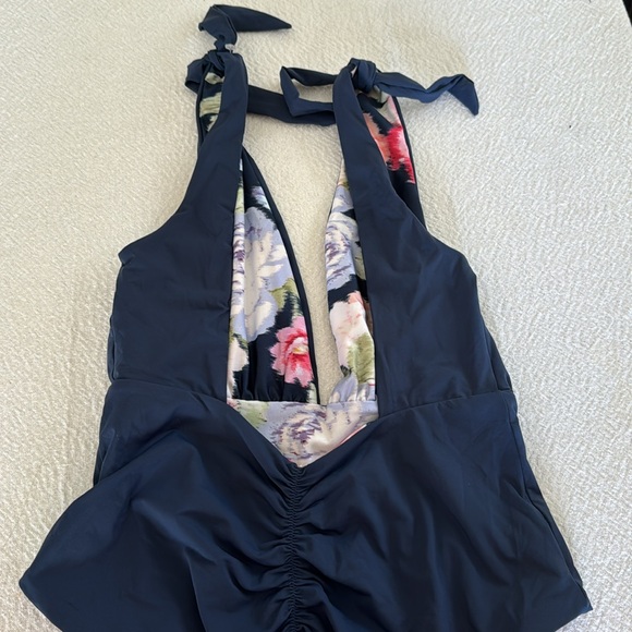 Maaji Women's Standard Plunge reversible swimsuit, Medium, $178 - Picture 12 of 13